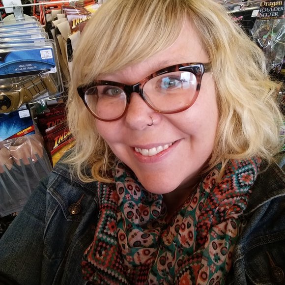 Meet your Poshers, Amy and Trevor - Picture 2 of 3